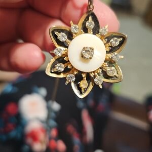 Elegant Floral Pendant with Crystals & Chain